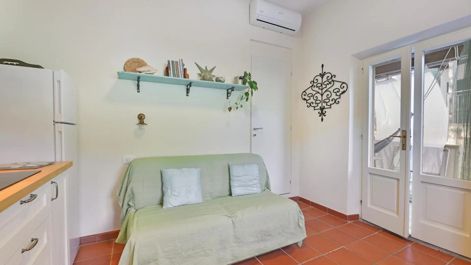 Apartment Appartamenti Del Sole - Goelba Seccheto Italy